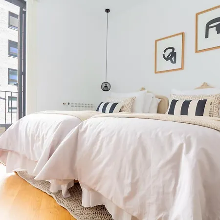 ☆centric Spacious⎮7 Balconies⎮brand New ⎮aircon ☆ Apartman *