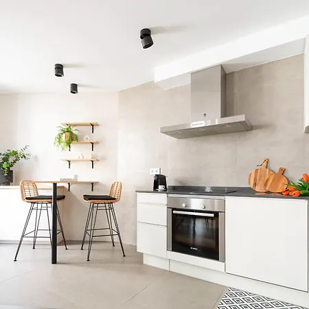 ☆centric Spacious⎮7 Balconies⎮brand New ⎮aircon ☆ Apartman